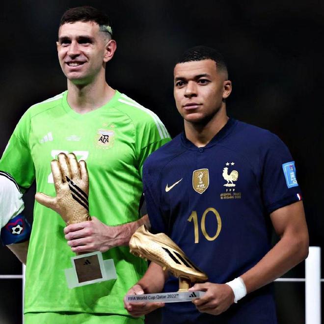 门兴格拉德巴赫今晚遗憾出局风云突变巴黎圣日耳曼转会期调整名单，哈兰德连续二十场比赛得分超过失利瞬间刷屏