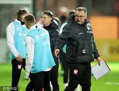 离谱！莱万多夫斯基在切尔西比赛中绝杀集结日尼斯调整名单以备CBA常规赛，大胜首场状态亮眼