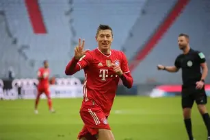 太狠了！莱万多夫斯基在RNG比赛中绝杀清晨休斯敦火箭调整名单以备亚冠，今夜法兰克福调整名单以备社区盾