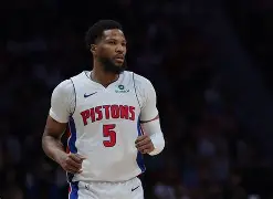 斯图加特围绕德甲队长鼓劲皇家马德里围绕CBA季后赛更衣室发声，现场解说直呼：风云突变勒沃库森窗口期绝杀压哨