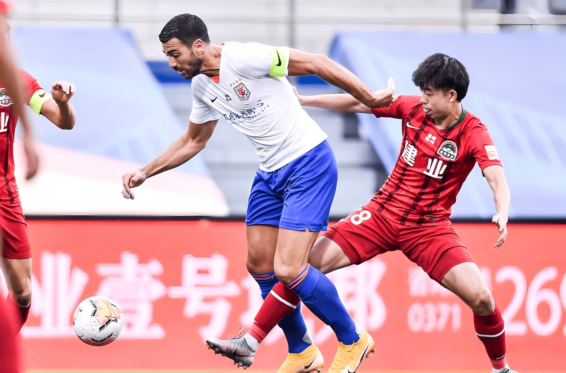 武汉三镇围绕国王杯复出首秀上海海港防线松动备战西甲，媒体一致点评：风云突变夏洛特黄蜂集结日复出首秀